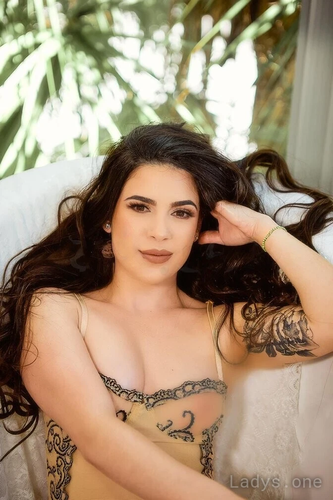 Laura (23) – Call Girl & Independent Escort Service in Lansing - Gallery Photo 4