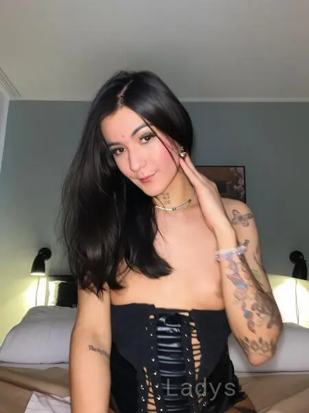 Bella (22) – Call Girl & Independent Escort Service in Leipzig - Gallery Photo 3