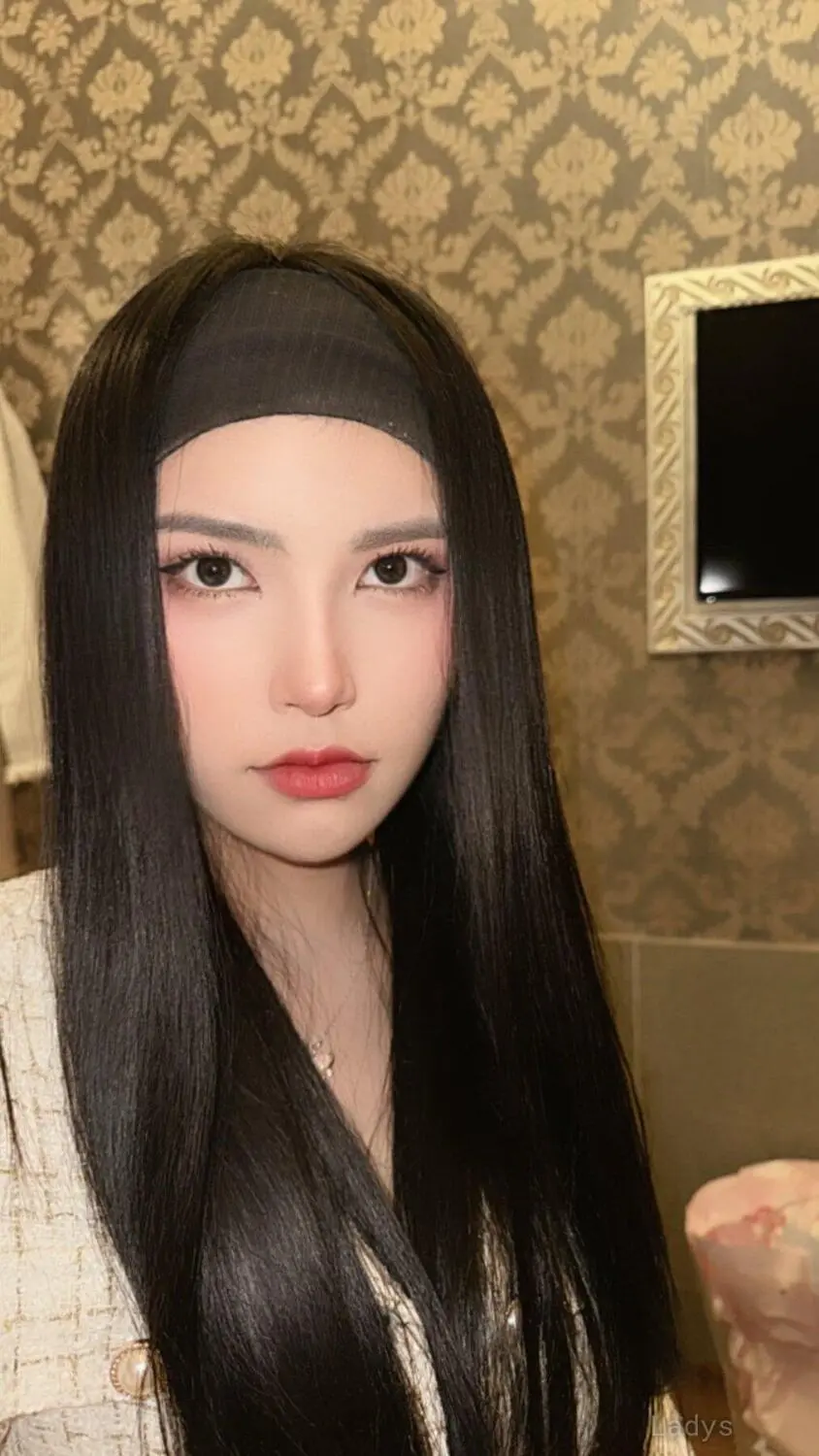 Anna (19) – Call Girl & Independent Escort Service in Leshan - Gallery Photo 7
