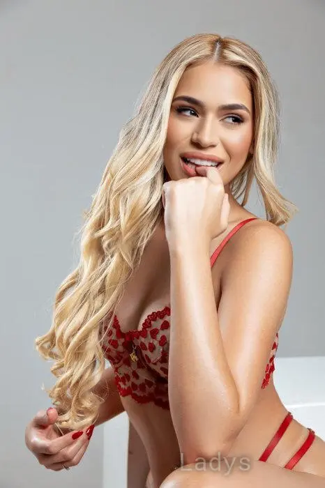 Laura Bianchi (25) – Call Girl & Independent Escort Service in Lille - Gallery Photo 3