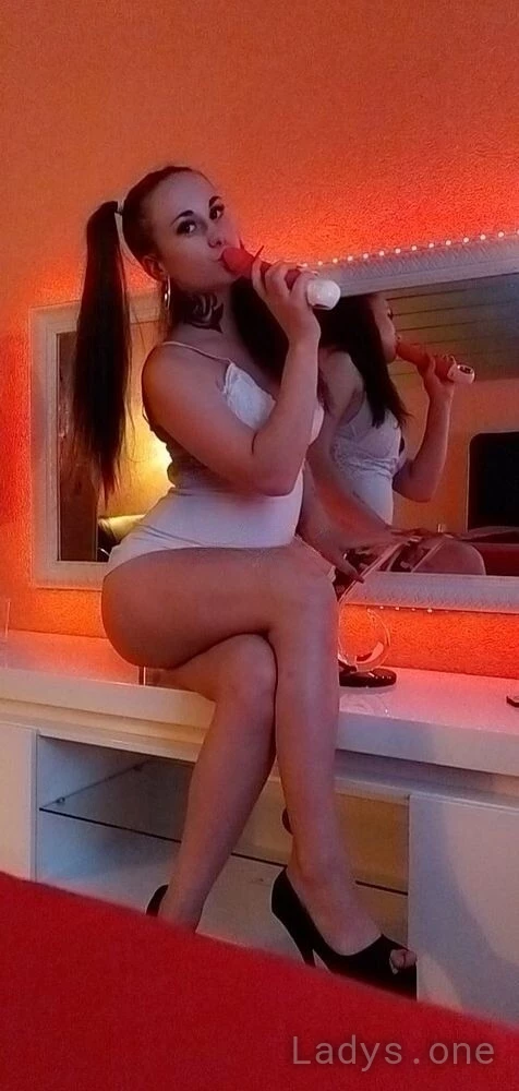 Lina Glamour (20) – Call Girl & Independent Escort Service in Linköping - Gallery Photo 5