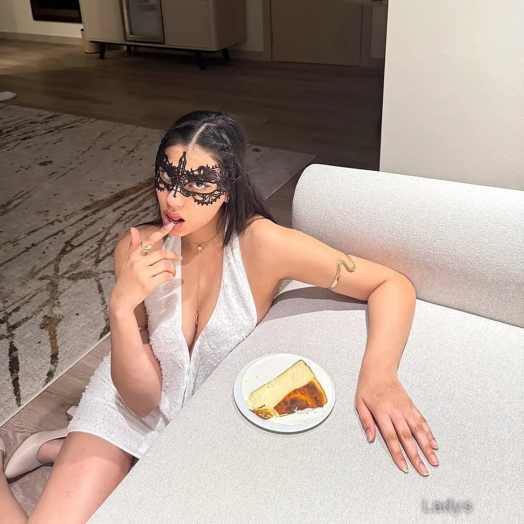 Vidhisa (21) – Call Girl & Independent Escort Service in Lonavala - Gallery Photo 3
