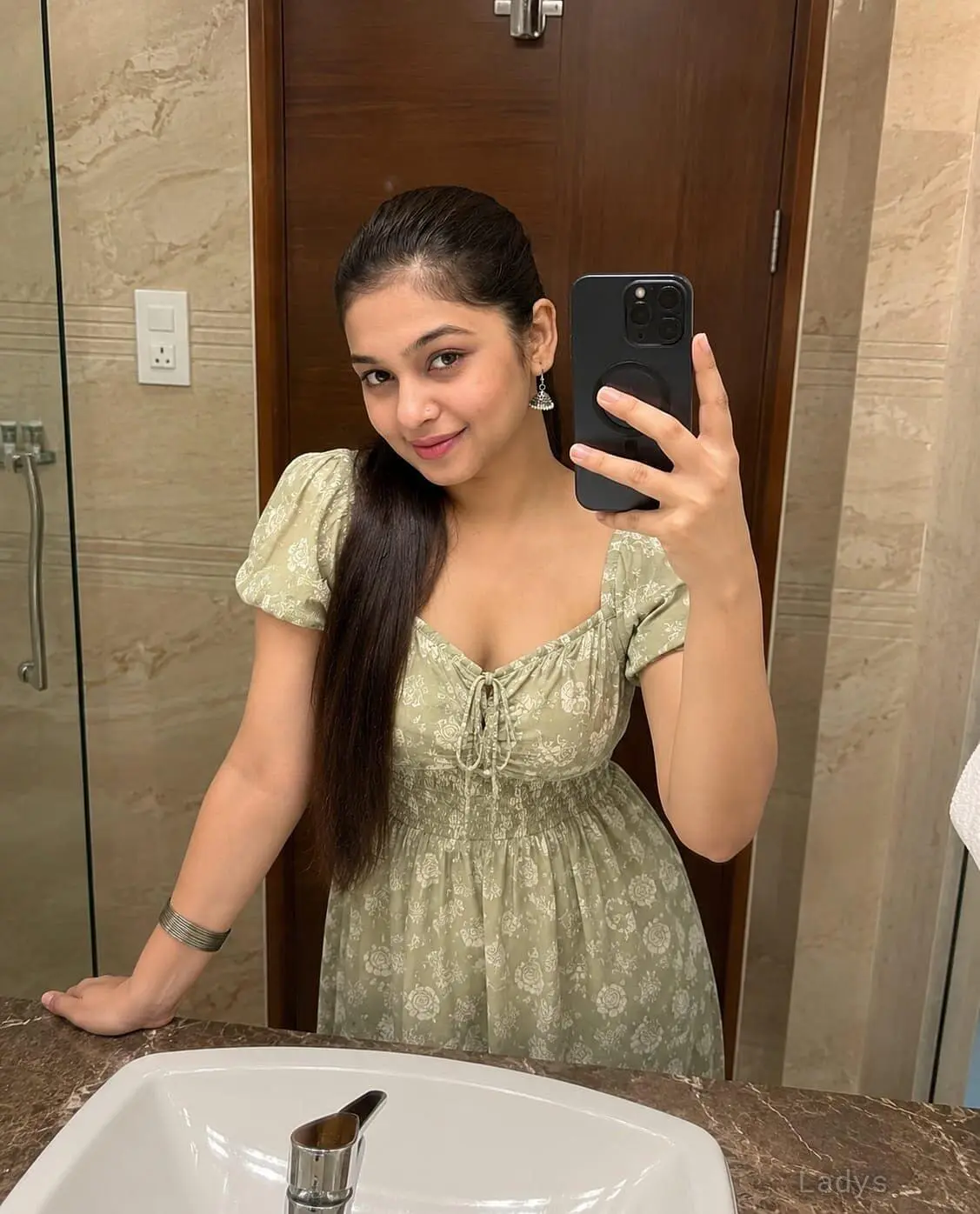 Urmi (21) – Call Girl & Independent Escort Service in Lonavala - Gallery Photo 2