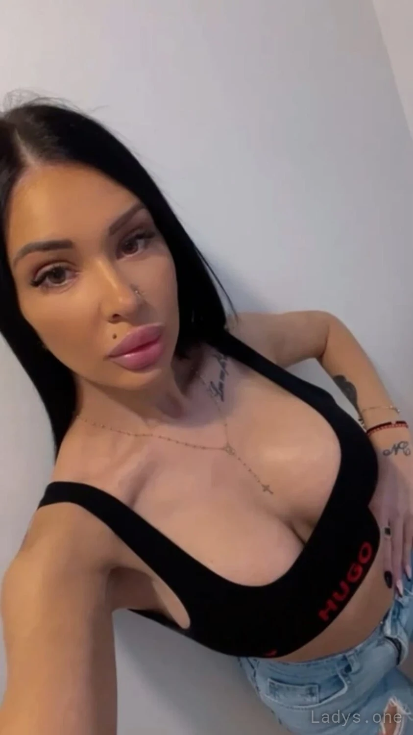 Angelline (24) – Call Girl & Independent Escort Service in London - Gallery Photo 3