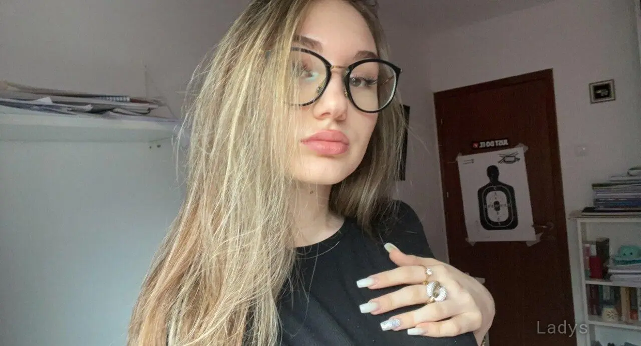 Melissa (24) – Call Girl & Independent Escort Service in London - Gallery Photo 8