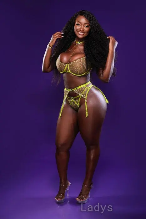 Luna (25) – Call Girl & Independent Escort Service in London - Gallery Photo 3