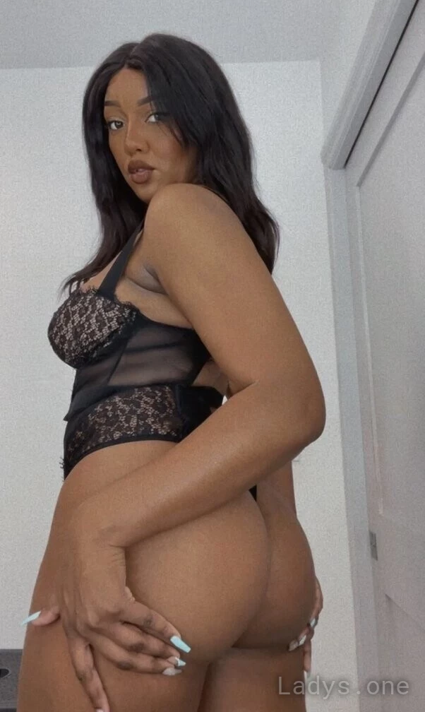 Leysia Herr (25) – Call Girl & Independent Escort Service in Long Beach - Gallery Photo 4