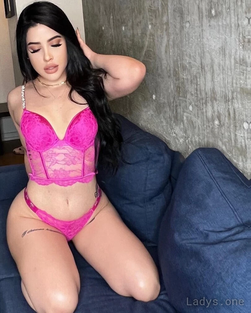 Mia (24) – Call Girl & Independent Escort Service in Long Beach - Gallery Photo 5