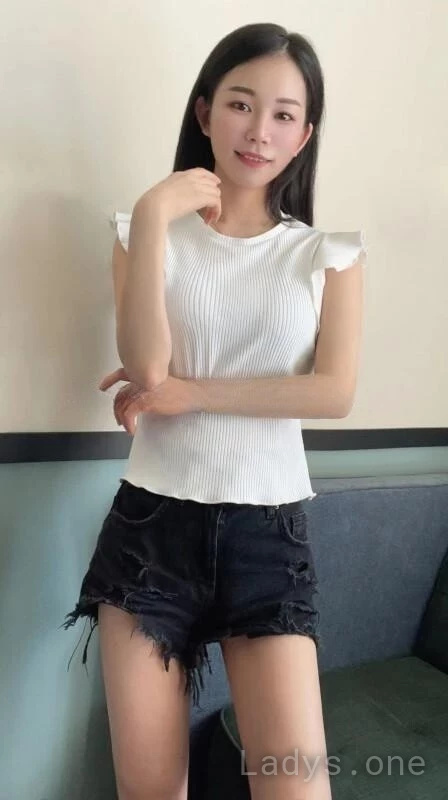 Tina (24) – Call Girl & Independent Escort Service in Lorient - Gallery Photo 3