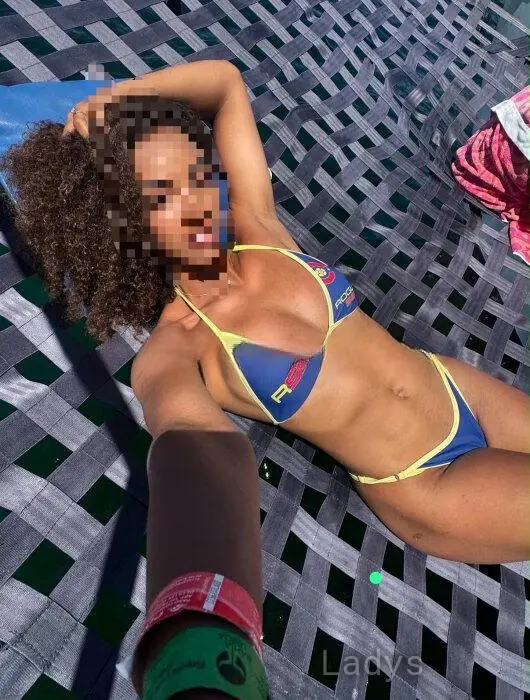 Zey – Verified Escort in Luxembourg
