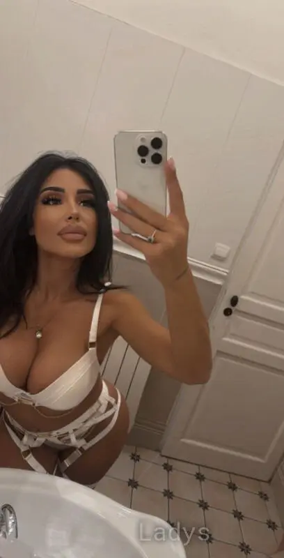 Aishaxx (24) – Call Girl & Independent Escort Service in Lyon - Gallery Photo 3