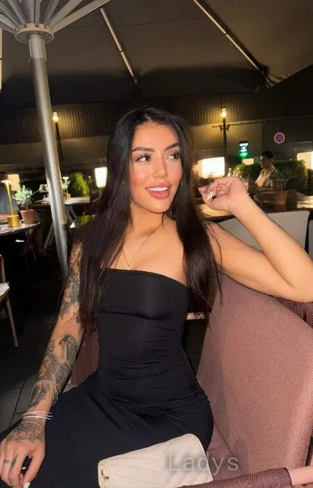 Tania (24) – Call Girl & Independent Escort Service in Madrid - Gallery Photo 3