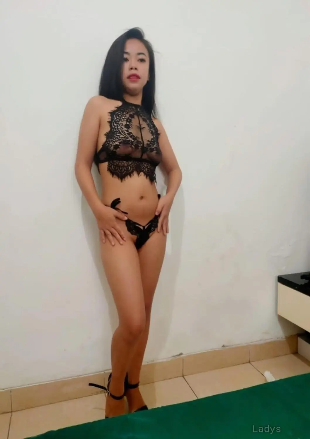 Tia (20) – Call Girl & Independent Escort Service in Makassar - Gallery Photo 8