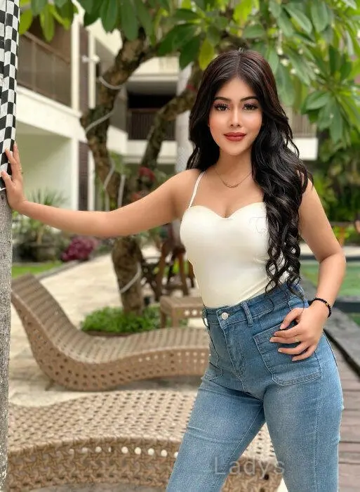 Vania (21) – Call Girl & Independent Escort Service in Makassar - Gallery Photo 5