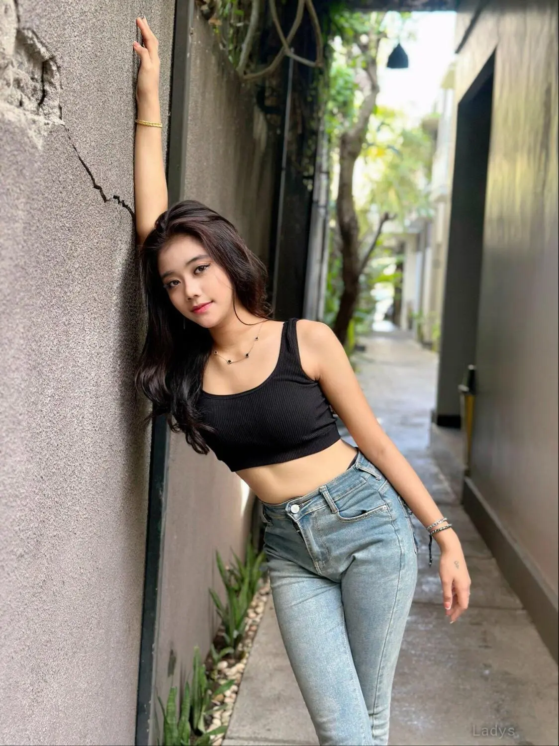 Carolina (20) – Call Girl & Independent Escort Service in Malang - Gallery Photo 3