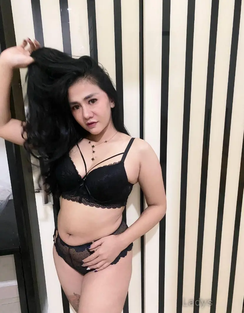 Christina (24) – Call Girl & Independent Escort Service in Malang - Gallery Photo 5