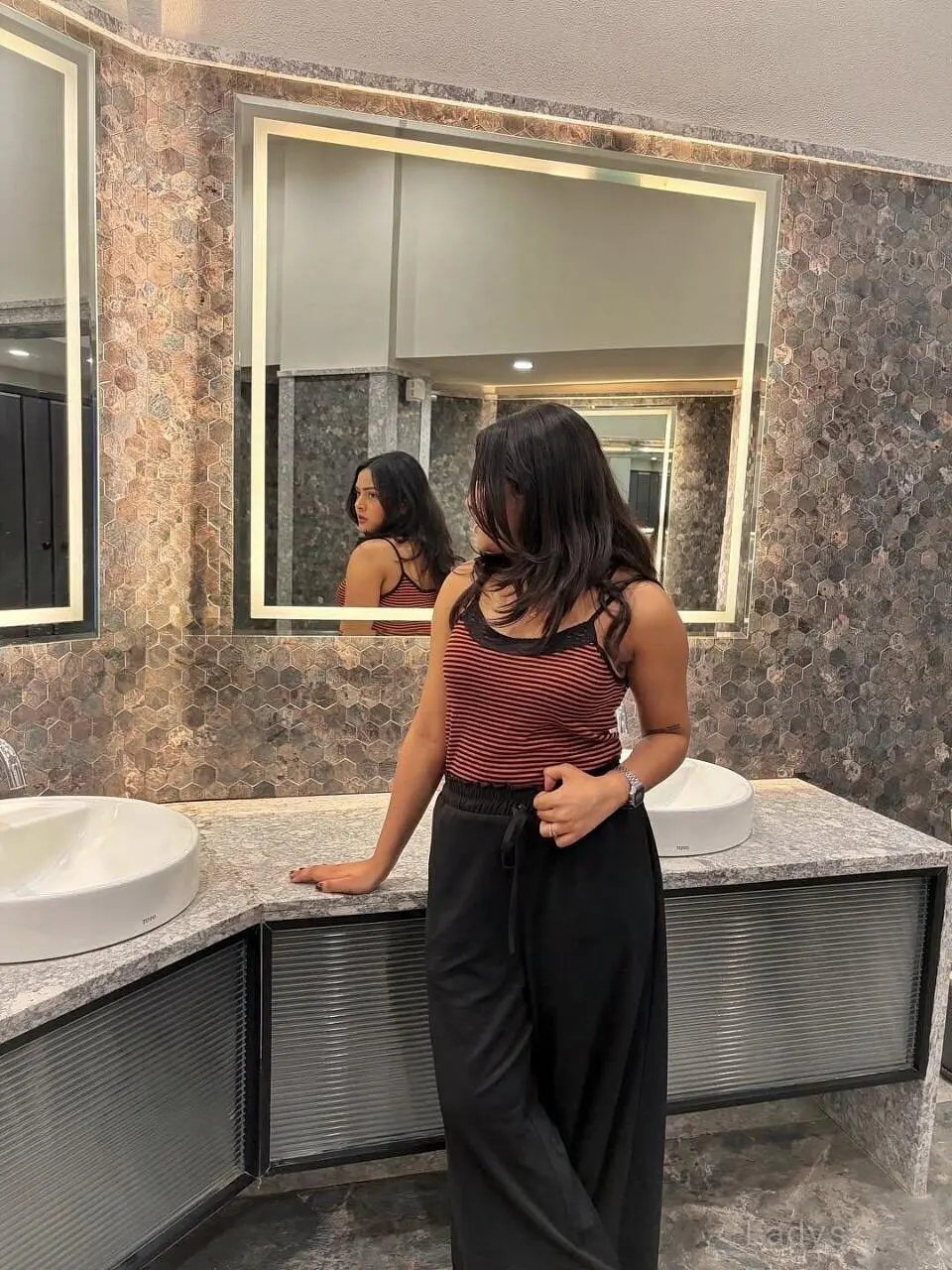 Lara (21) – Call Girl & Independent Escort Service in Maldives - Gallery Photo 4