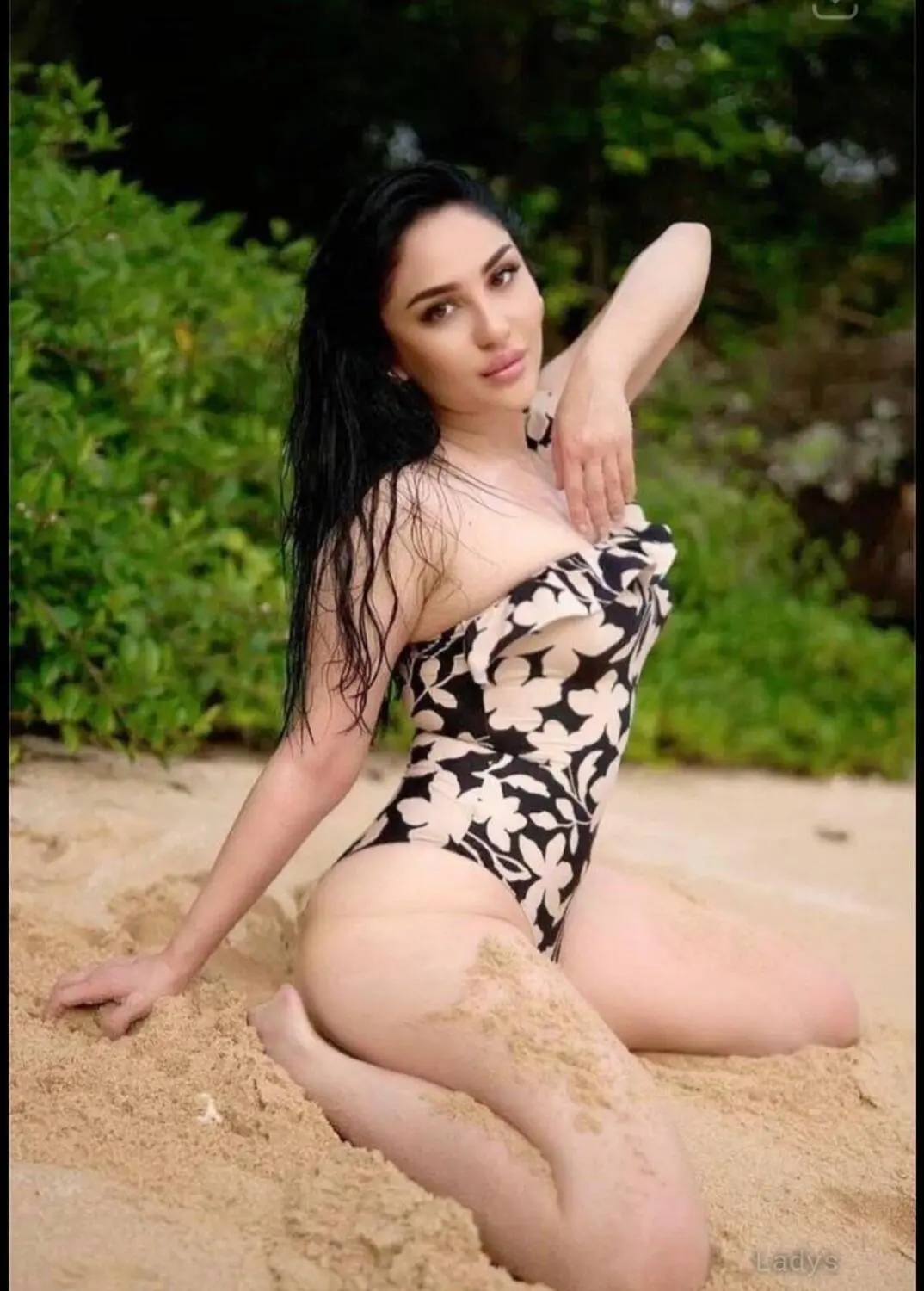 Dina (28) – Call Girl & Independent Escort Service in Maldives - Gallery Photo 4