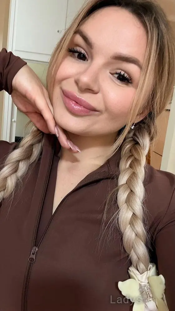 Nika (19) – Call Girl & Independent Escort Service in Malmö - Gallery Photo 3