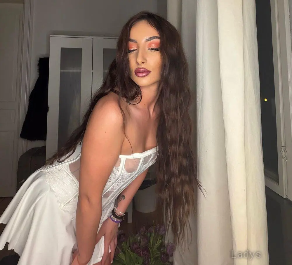 Emily (22) – Call Girl & Independent Escort Service in Malmö - Gallery Photo 3
