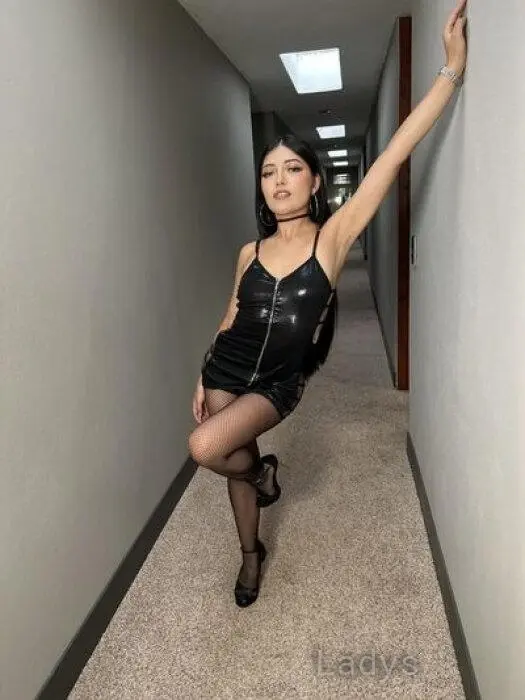 Bella (21) – Call Girl & Independent Escort Service in Malmö - Gallery Photo 3