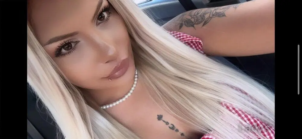 Hazy (28) – Call Girl & Independent Escort Service in Malmö - Gallery Photo 4
