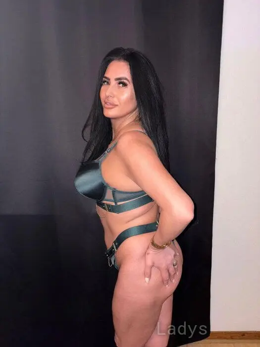 Maya (40) – Call Girl & Independent Escort Service in Malmö - Gallery Photo 2