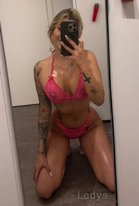 Oriana (25) – Call Girl & Independent Escort Service in Malmö - Gallery Photo 3