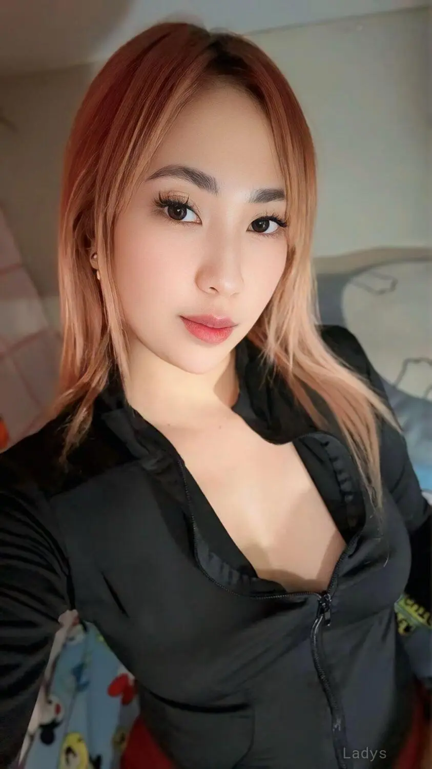 Taki (23) – Call Girl & Independent Escort Service in Manila - Gallery Photo 2