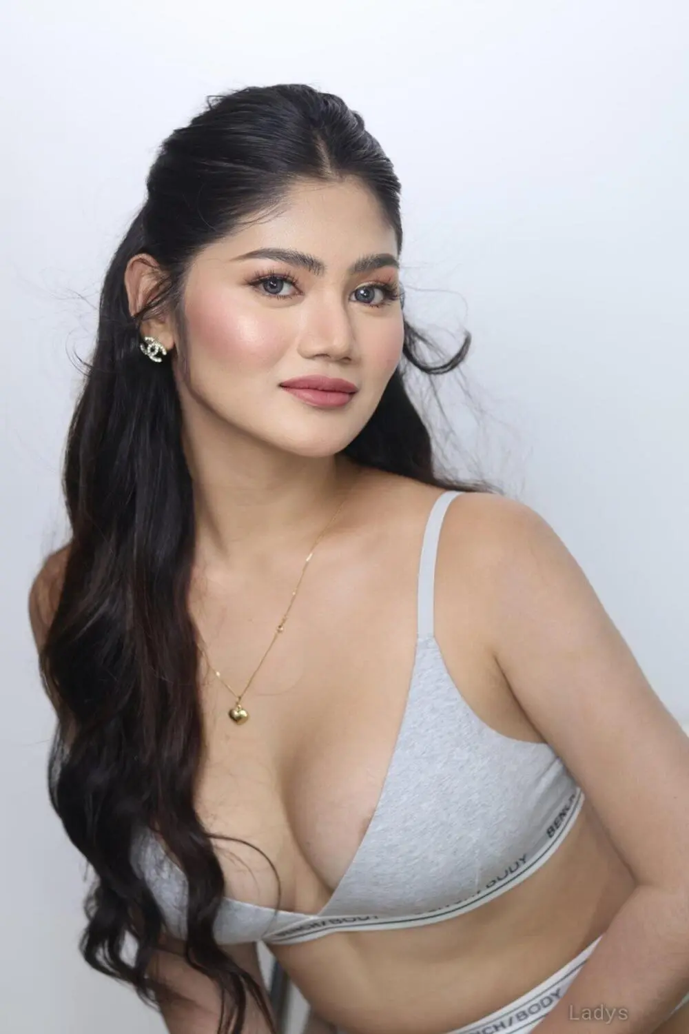 Donna (20) – Call Girl & Independent Escort Service in Manila - Gallery Photo 3