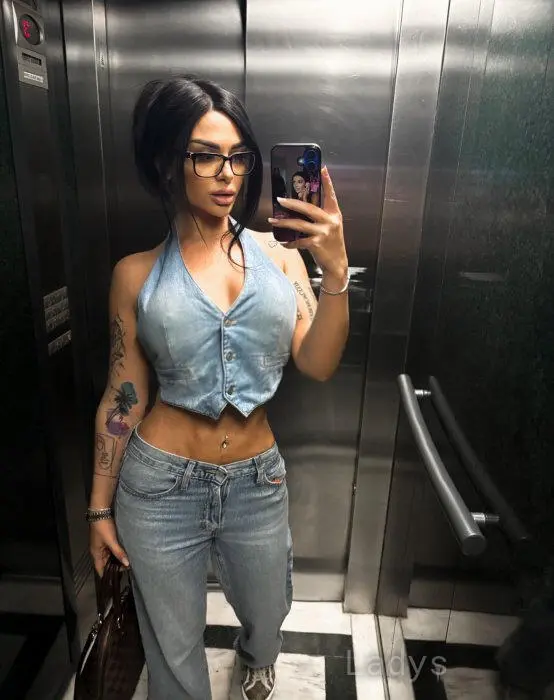 Molly (25) – Call Girl & Independent Escort Service in Marbella - Gallery Photo 3
