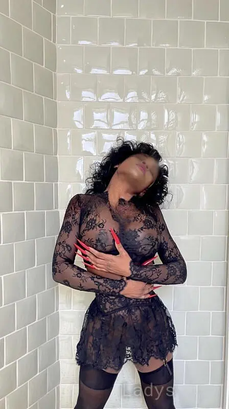 Elena (30) – Call Girl & Independent Escort Service in Marseille - Gallery Photo 4