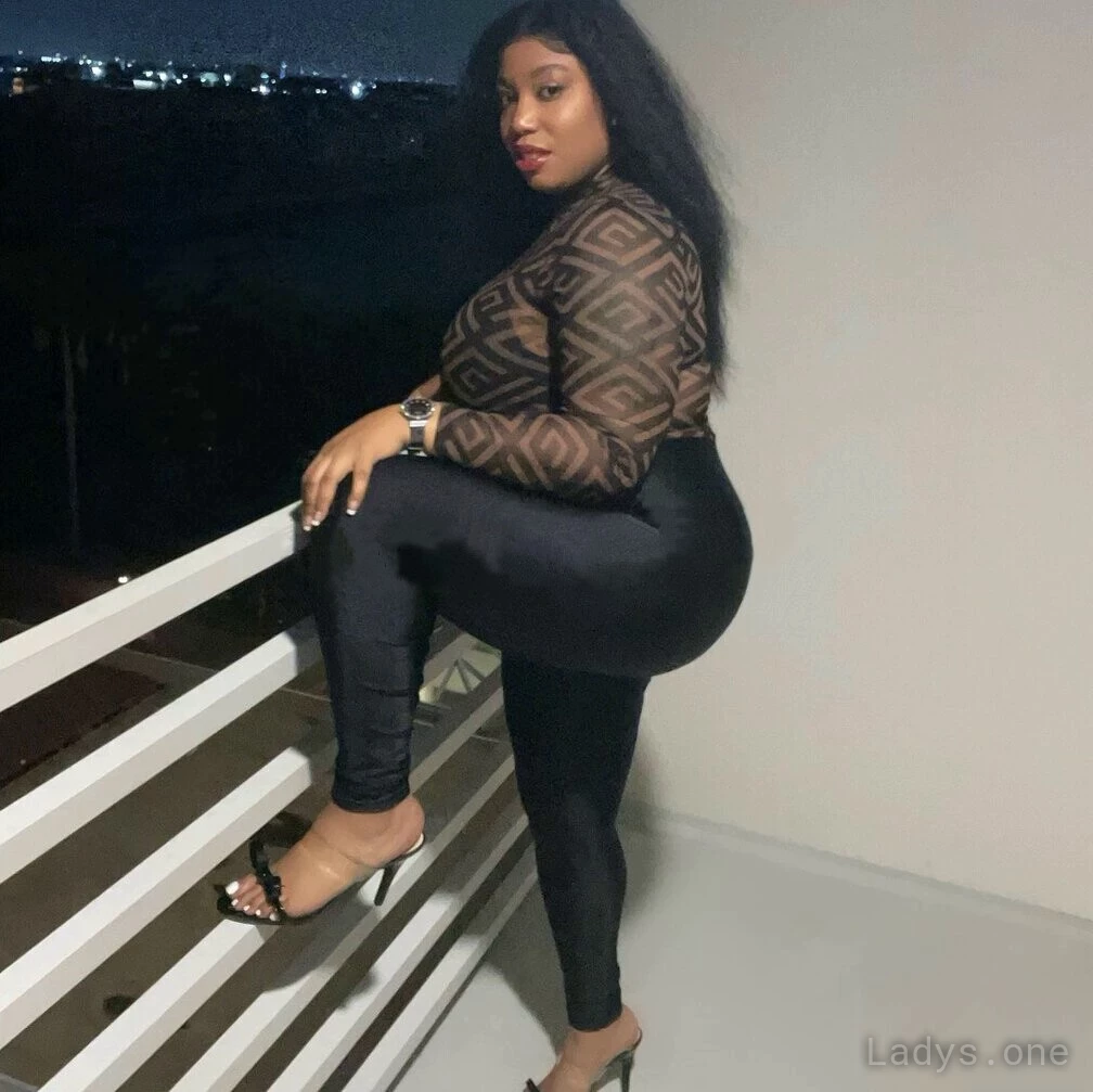 Mia (28) – Call Girl & Independent Escort Service in McAllen - Gallery Photo 3