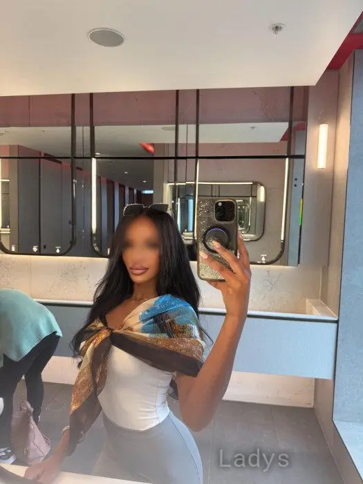 Sienna (28) – Call Girl & Independent Escort Service in Melbourne - Gallery Photo 3