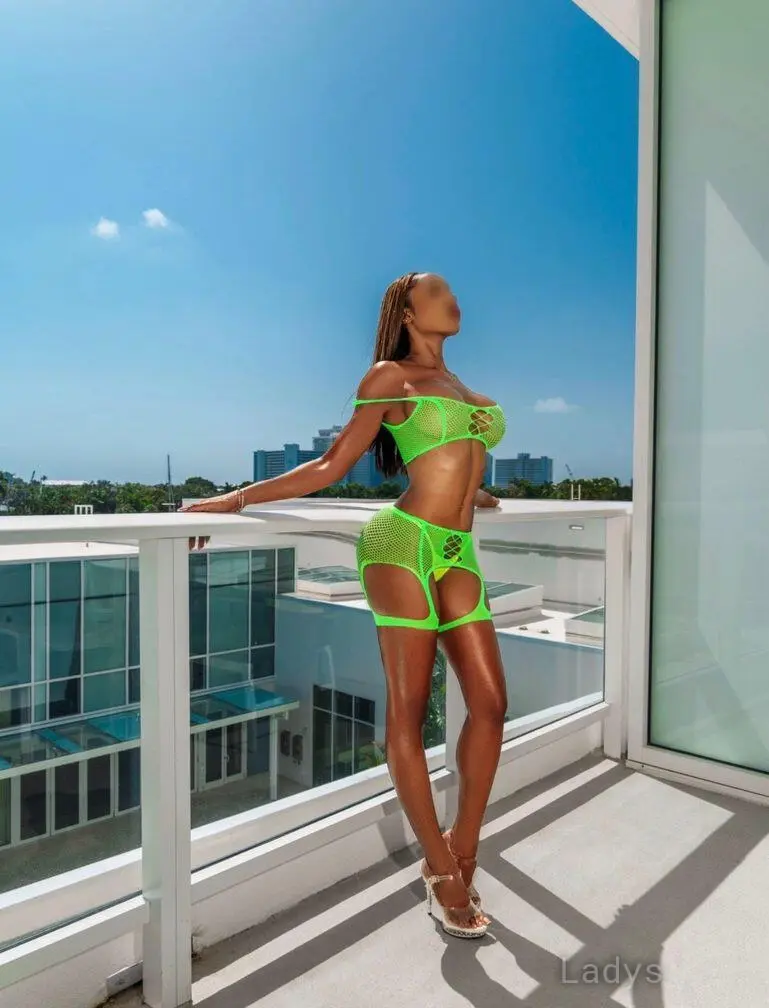 Portia Plush (28) – Call Girl & Independent Escort Service in Miami - Gallery Photo 3