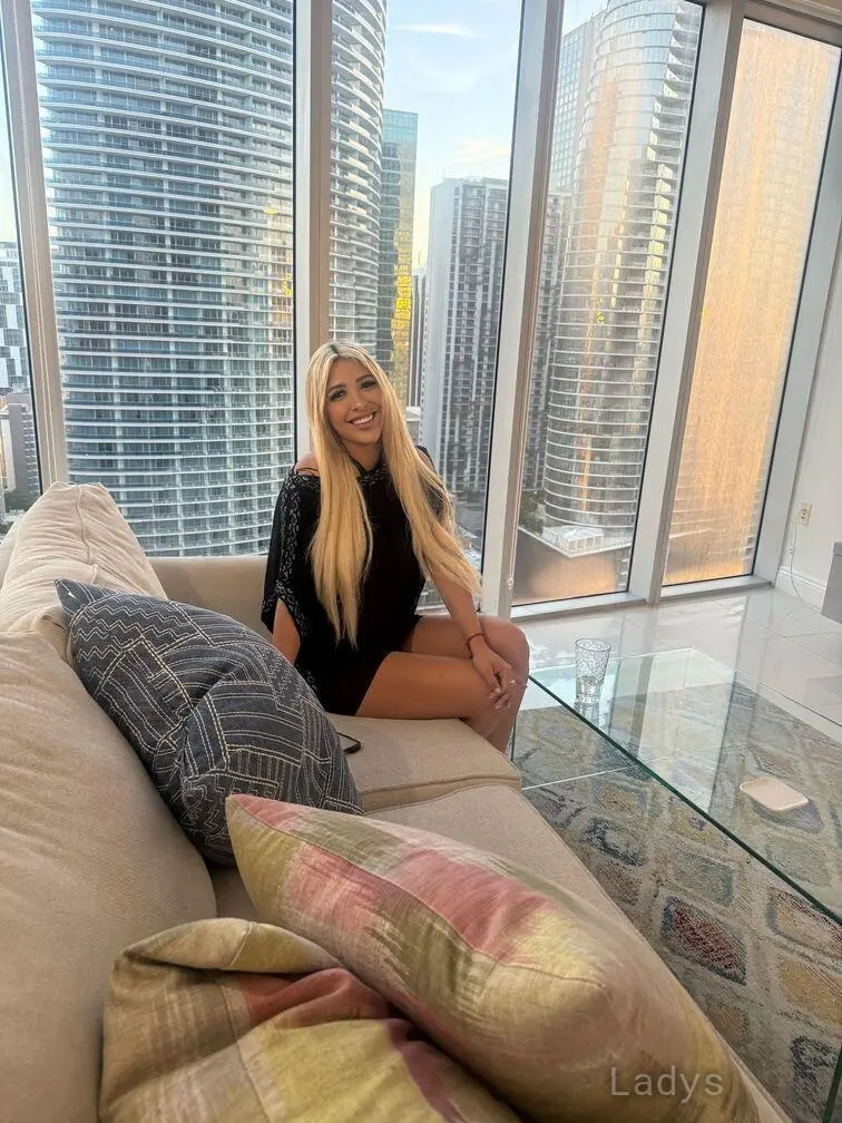 Vanessa (26) – Call Girl & Independent Escort Service in Miami - Gallery Photo 4