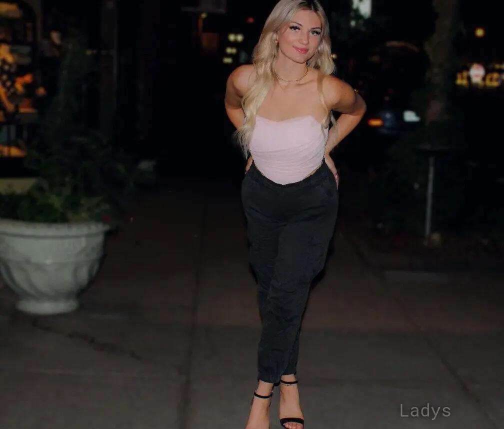 Ashlee (22) – Call Girl & Independent Escort Service in Milwaukee - Gallery Photo 3