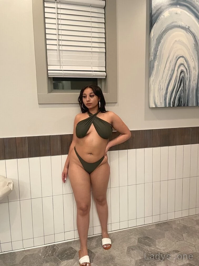 Izabella (24) – Call Girl & Independent Escort Service in Milwaukee - Gallery Photo 5