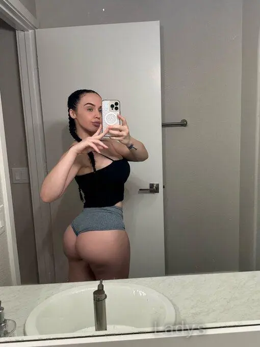 Jess Laurent (28) – Call Girl & Independent Escort Service in Milwaukee - Gallery Photo 4