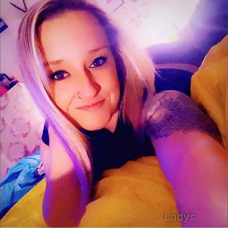 Ashley (30) – Call Girl & Independent Escort Service in Minneapolis - Gallery Photo 4