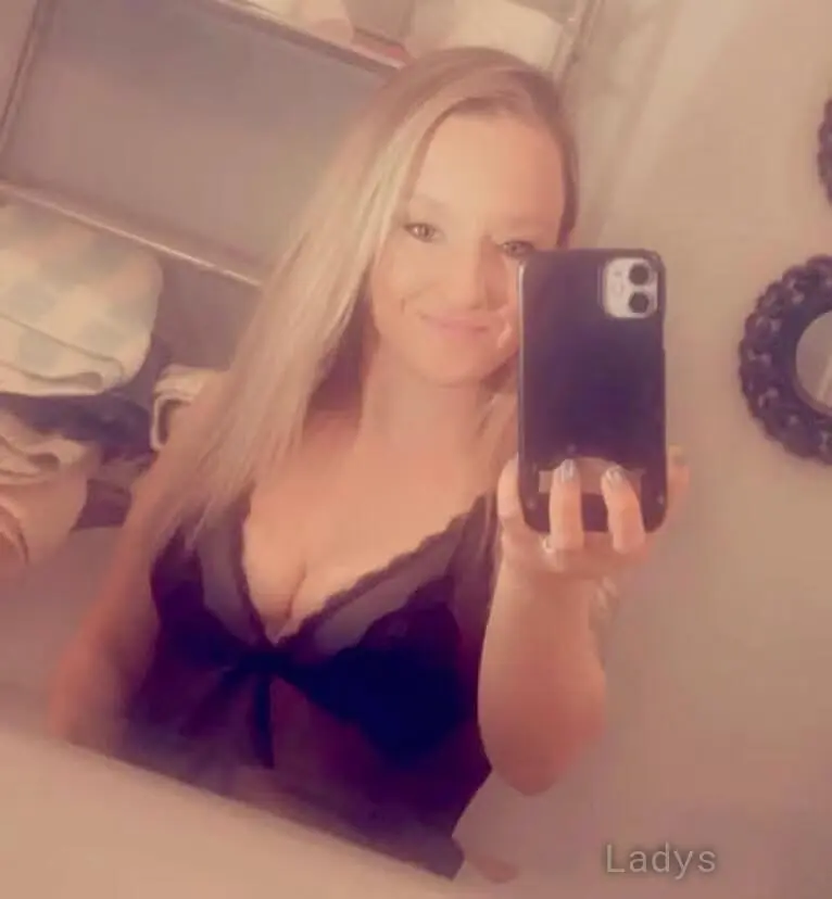 Ashley (30) – Call Girl & Independent Escort Service in Minneapolis - Gallery Photo 2