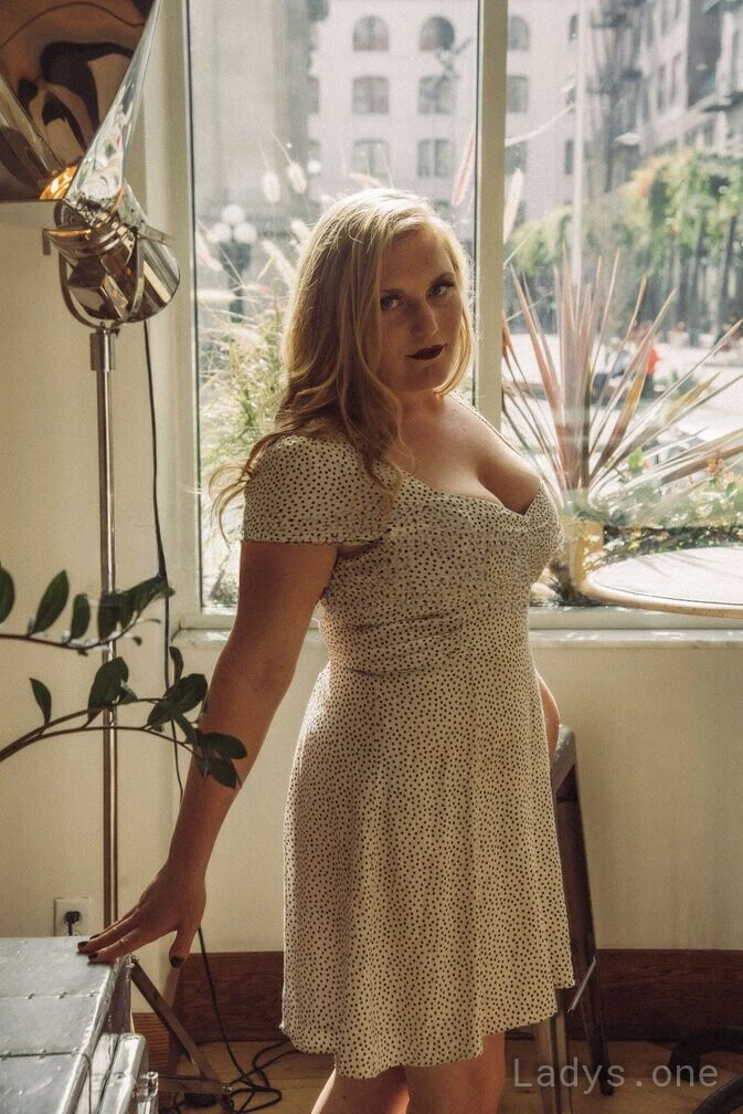 Sarah Gold (30) – Call Girl & Independent Escort Service in Minot - Gallery Photo 3