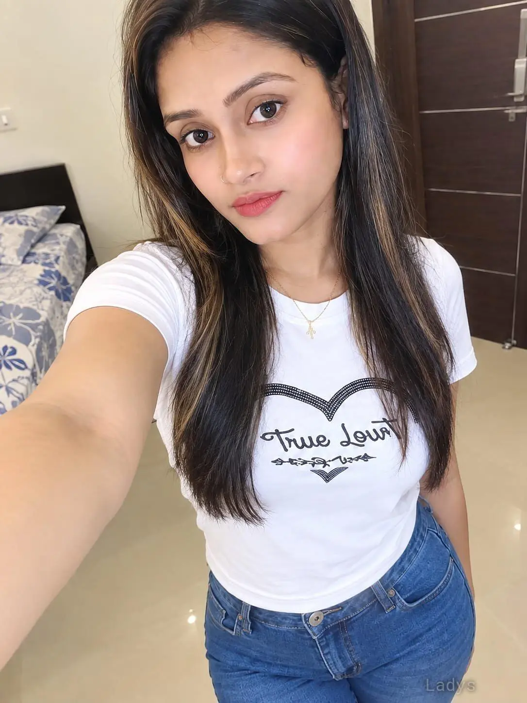 Anna (24) – Call Girl & Independent Escort Service in Mumbai - Gallery Photo 4