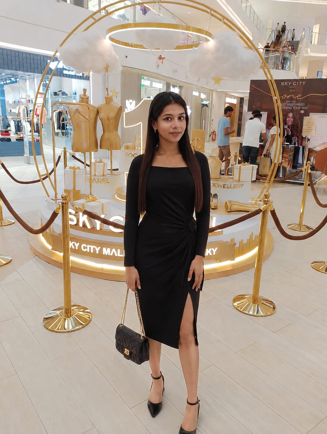 Monika (23) – Call Girl & Independent Escort Service in Mumbai - Gallery Photo 3