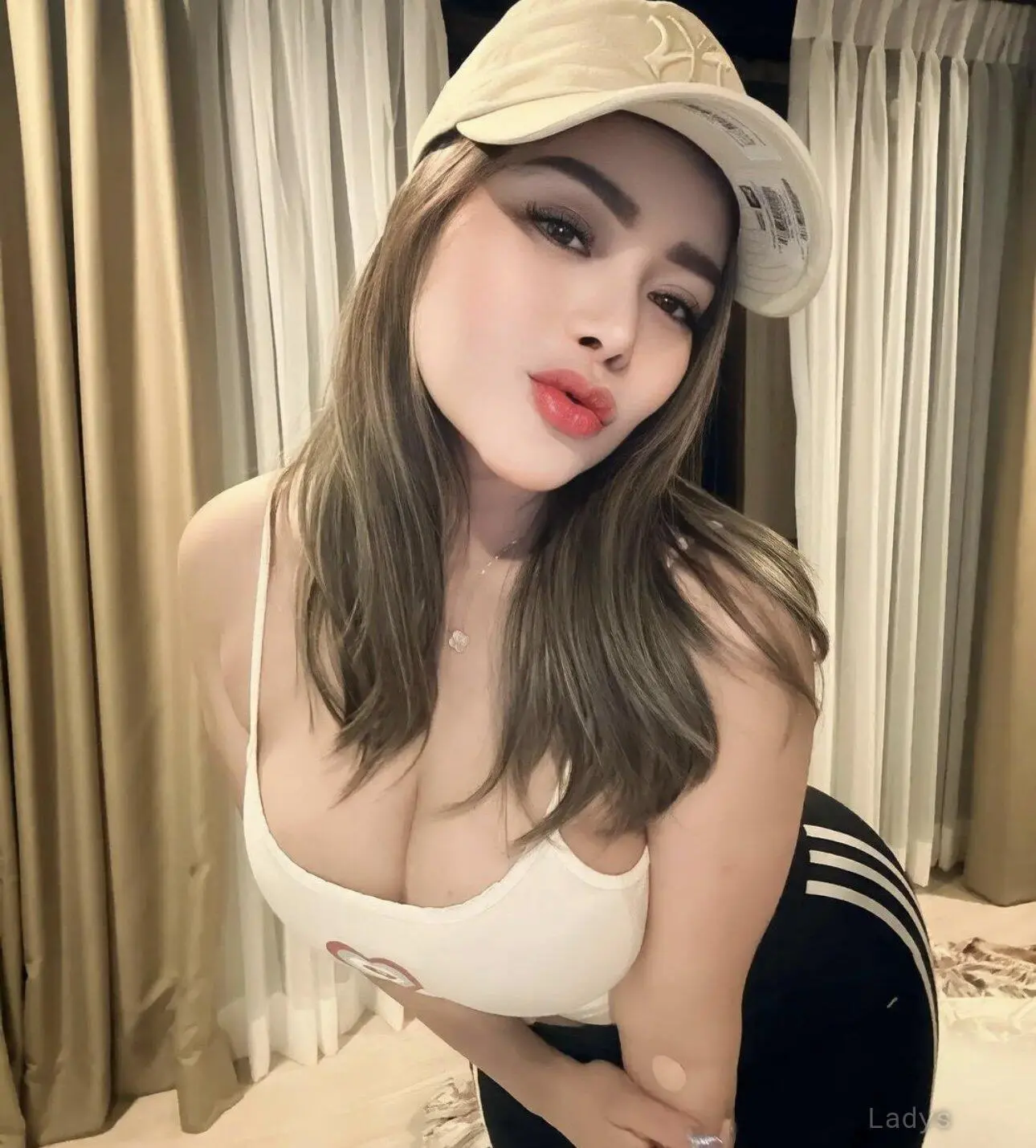 Lisa (22) – Call Girl & Independent Escort Service in Muscat - Gallery Photo 5