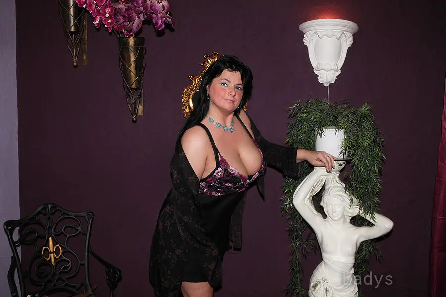 Petra (27) – Call Girl & Independent Escort Service in Altdorf bei Nürnberg - Gallery Photo 5