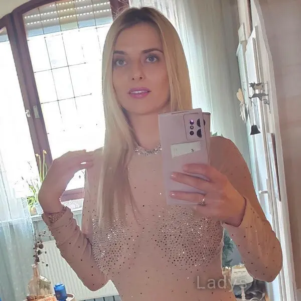 Karina (28) – Call Girl & Independent Escort Service in Altdorf bei Nürnberg - Gallery Photo 2