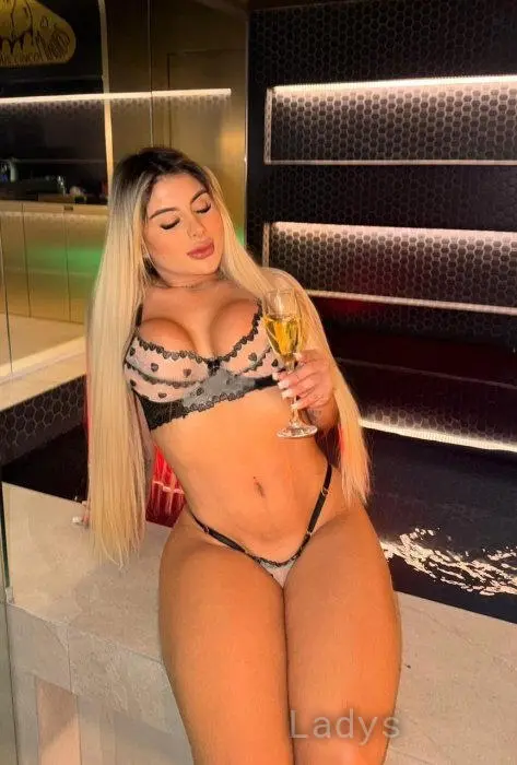 Julia (27) – Call Girl & Independent Escort Service in Altdorf bei Nürnberg - Gallery Photo 3