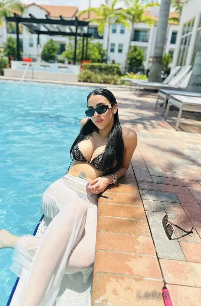 Jessica (21) – Call Girl & Independent Escort Service in Naples - Gallery Photo 3