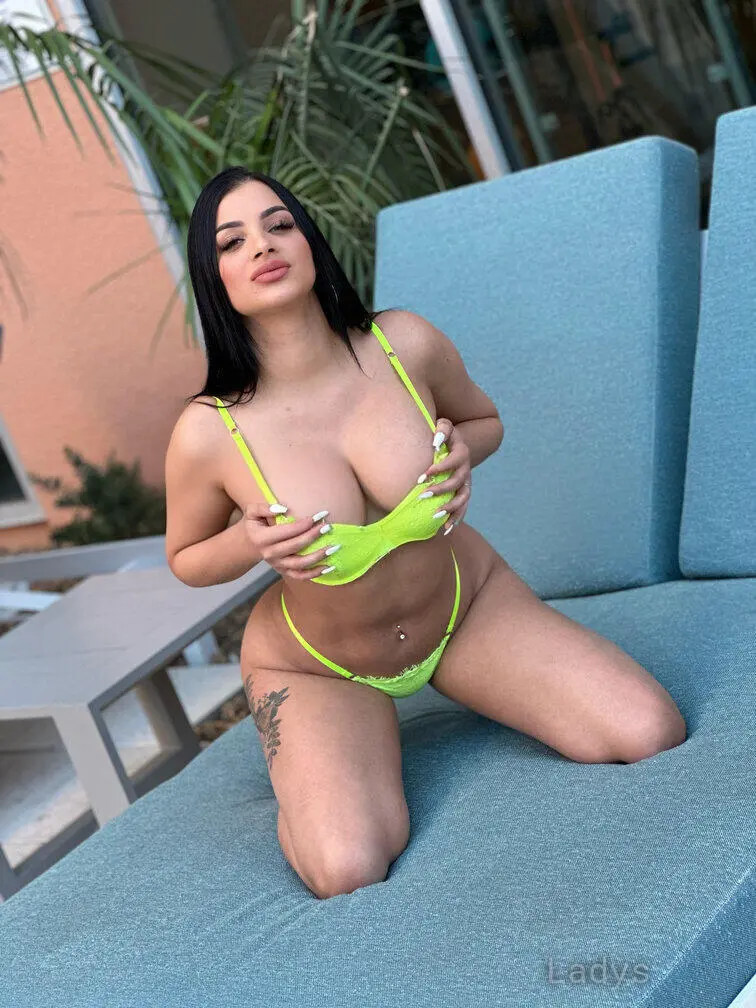Bianca (25) – Call Girl & Independent Escort Service in Naples - Gallery Photo 3